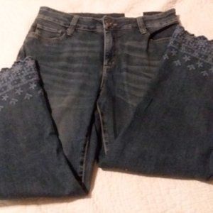 NWT St. John's Bay Embroidered leg Capri Women's 8